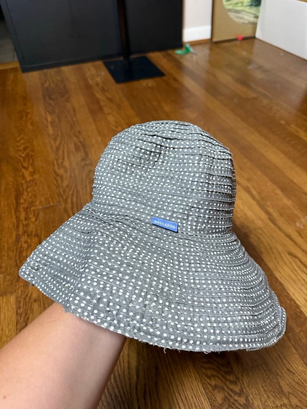 Wallaroo Hat Company Scrunchie Hat in Grey